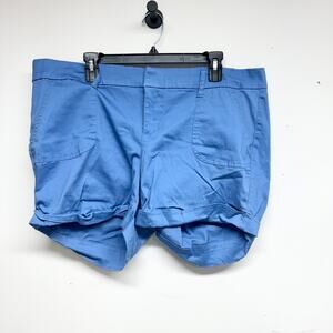 Torrid Women Low Waisted Button Closure Chino Shorts in pink Size 18